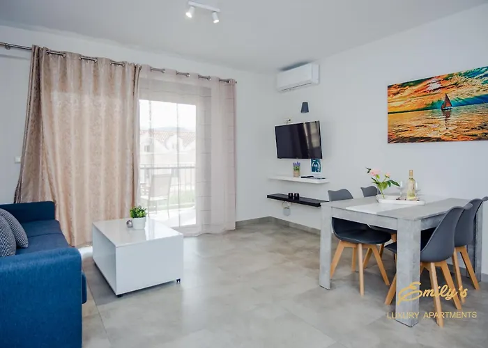 Emily\'S Luxury Apartments