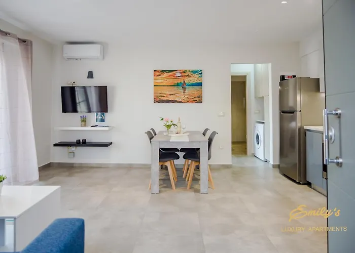 Emily\'S Luxury Apartments